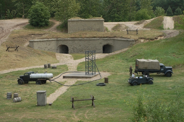 Plan zdjęciowy serialu „Czas honoru” na ternie fortu w Beniaminowie