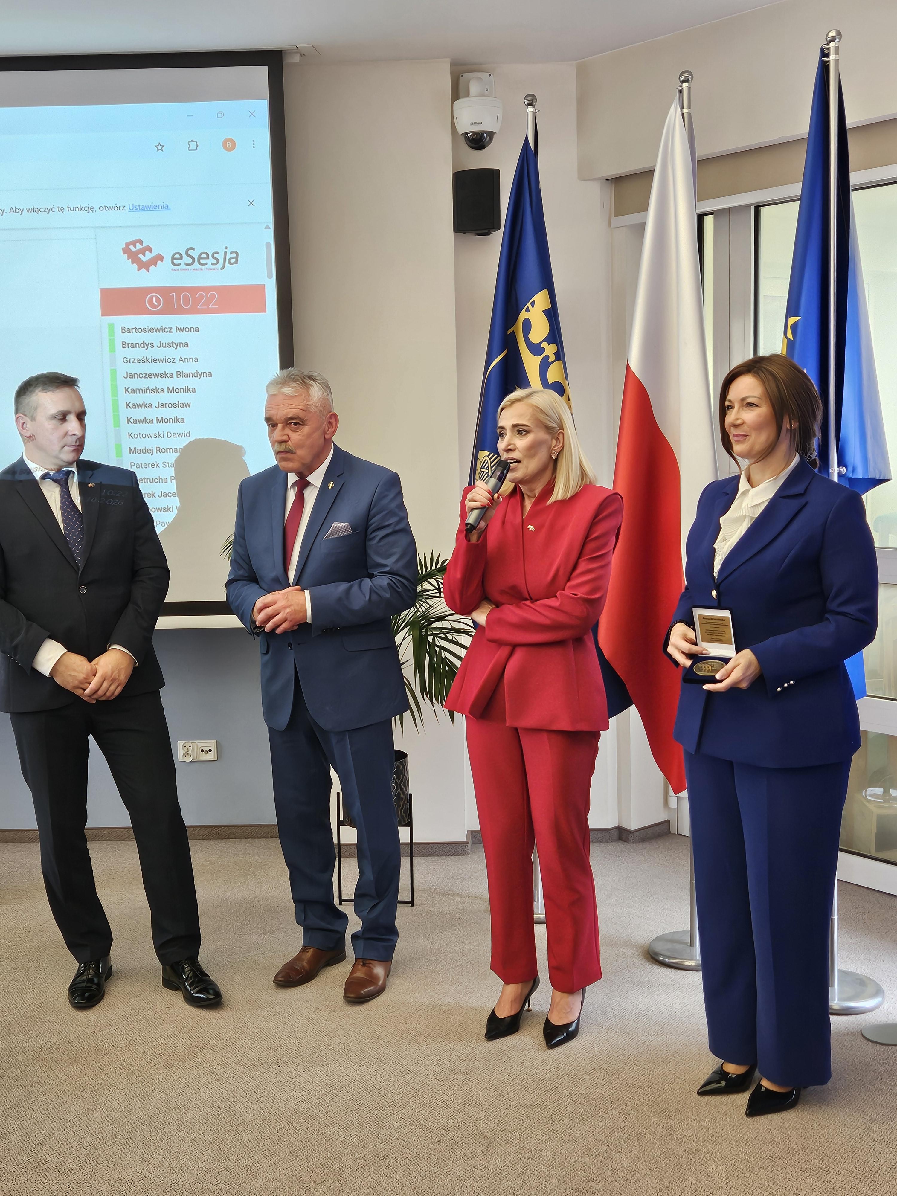 zdjęcie przedstawia osoby