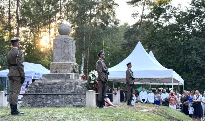 Uroczystości z okazji 106. rocznicy Bitwy Warszawskiej przy pomniku 28. Pułku Strzelców Kaniowskich w Wólce Radzymińskiej – wspólnie oddaliśmy hołd bohaterom - fot UGN