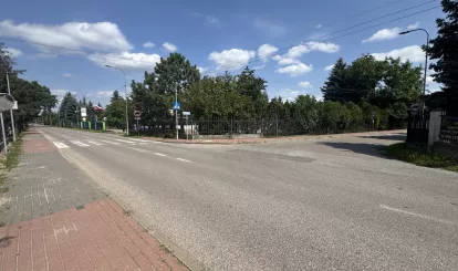 Na zdjęciu skrzyżowanie dróg: ulicy Przyszłość z ulicą Klonową w Stanisławowie Pierwszym, Gmina Nieporęt