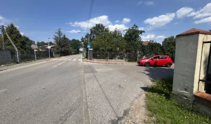 Na zdjęciu skrzyżowanie dróg: ulicy Przyszłość z ulicą Klonową w Stanisławowie Pierwszym, Gmina Nieporęt
