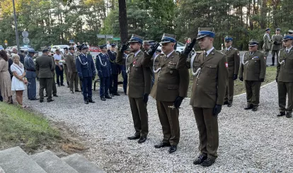 Uroczystości z okazji 106. rocznicy Bitwy Warszawskiej przy pomniku 28. Pułku Strzelców Kaniowskich w Wólce Radzymińskiej – wspólnie oddaliśmy hołd bohaterom - fot UGN