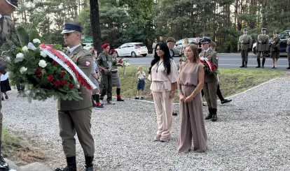 Uroczystości z okazji 106. rocznicy Bitwy Warszawskiej przy pomniku 28. Pułku Strzelców Kaniowskich w Wólce Radzymińskiej – wspólnie oddaliśmy hołd bohaterom - fot UGN