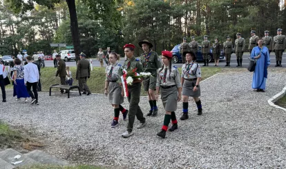 Uroczystości z okazji 106. rocznicy Bitwy Warszawskiej przy pomniku 28. Pułku Strzelców Kaniowskich w Wólce Radzymińskiej – wspólnie oddaliśmy hołd bohaterom - fot UGN