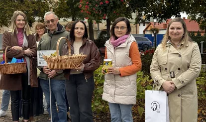 Akcja charytatywna Pola Nadziei w Nieporęcie, na zdjęciu urzędnicy 