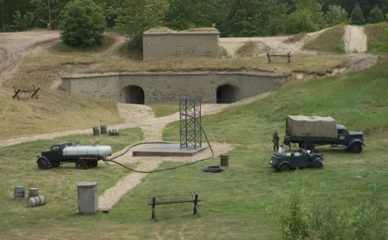 Plan zdjęciowy serialu „Czas honoru” na ternie fortu w Beniaminowie